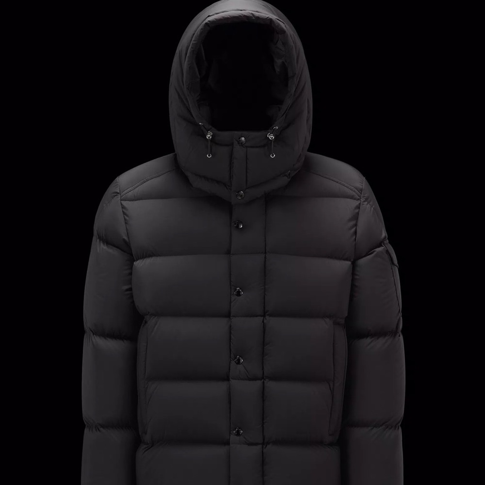 New with tags Moncler Vezere Short Down Jacket